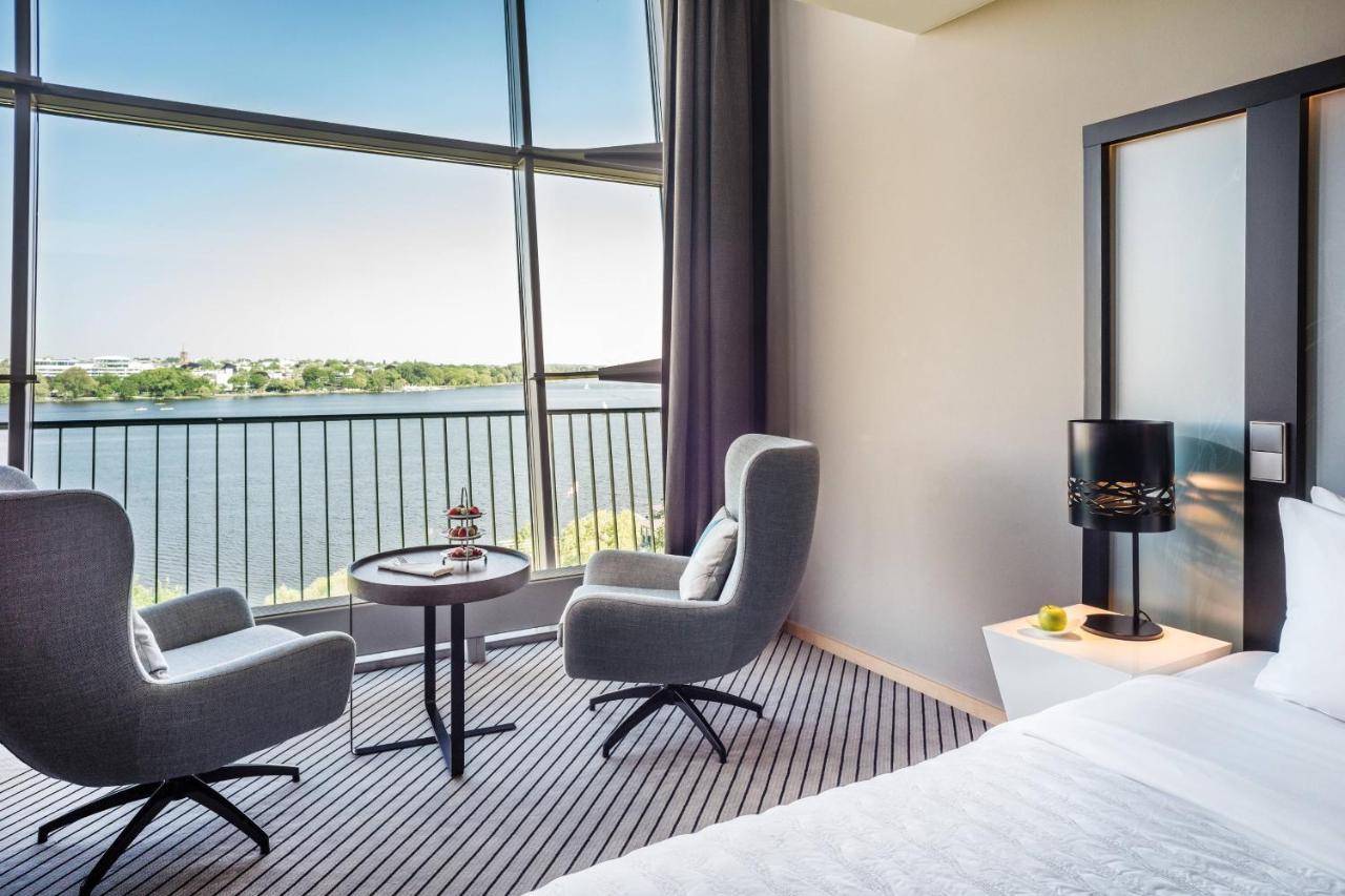 Le Méridien Amburgo Esterno foto Deluxe room with a view of the Danube